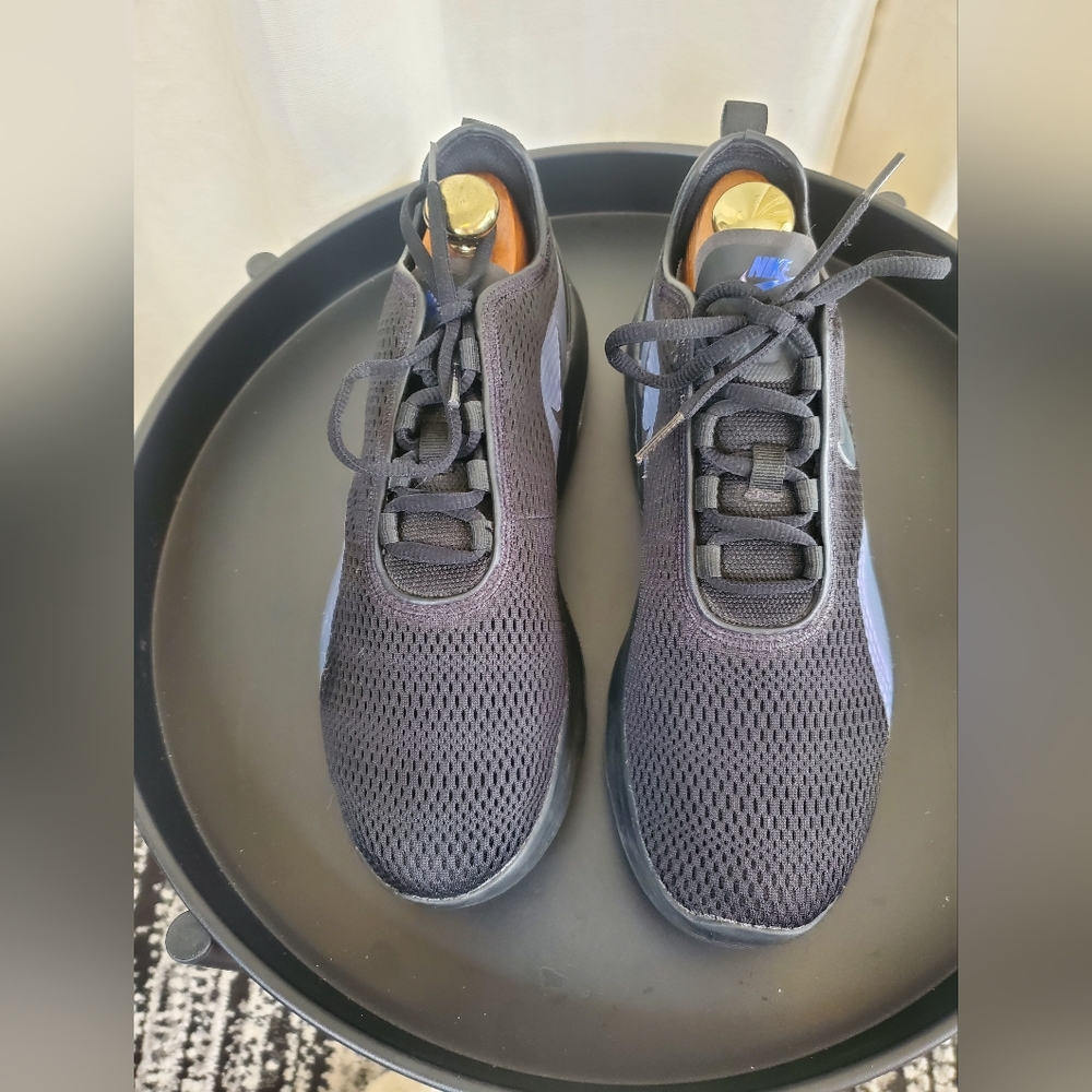 Nike Air Max Motion 2 black trainers